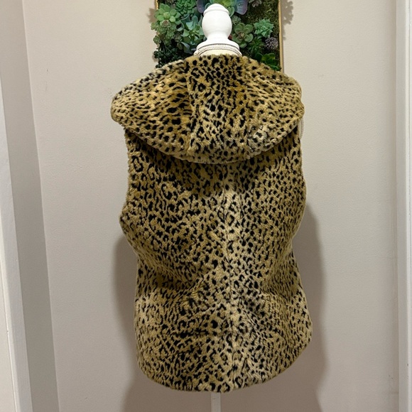 Kristen Blake Leopard Print Faux Fur Reversible Hooded Vest - Picture 2 of 6